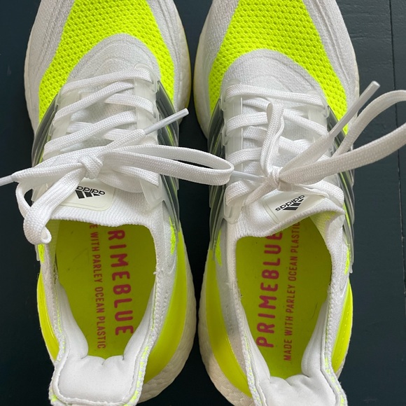 Adidas Women's Ultraboost 21 Running Shoe - Size 39 - Picture 5 of 5